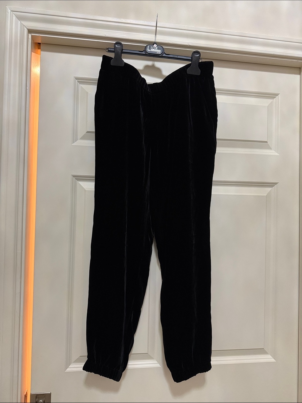 Eileen Fisher Black Velvet Pants, cropped Size S/P side pockets pull on